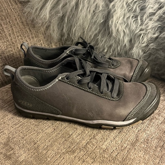 Keen sneakers - grey - size 9 - Picture 3 of 7